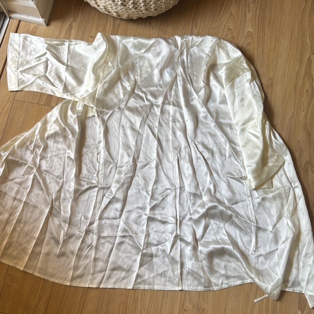 Ivory Intimissimi  Robe - Picture 3 of 3